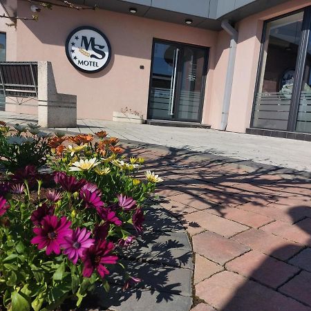Motel Ms Srpski Itebej Eksteriør billede